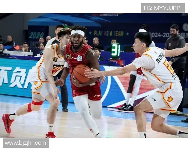山东男篮大外援突发伤情，深圳南城阻击成功晋级四强