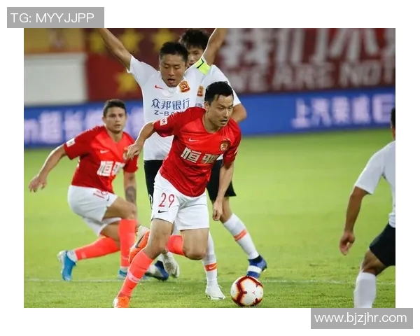 天津与恒大激战正酣比分悬念不断球迷期待精彩逆转瞬间 天津与恒大激战正酣比分悬念不断球迷期待精彩逆转瞬间